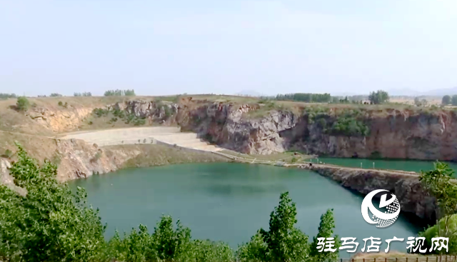 舊礦坑蝶變“網紅打卡地”！香山天坑引游人紛至沓來