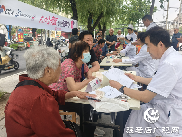 醫療專家進社區 共筑健康防線