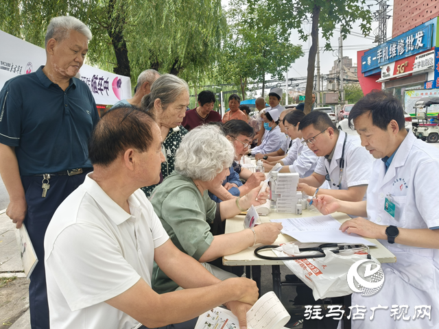 醫療專家進社區 共筑健康防線