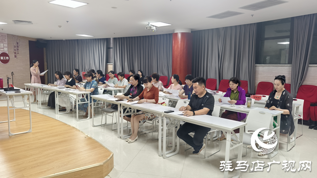 駐馬店市總工會職工夜校美化聲音班學員畢業作品排練進行時