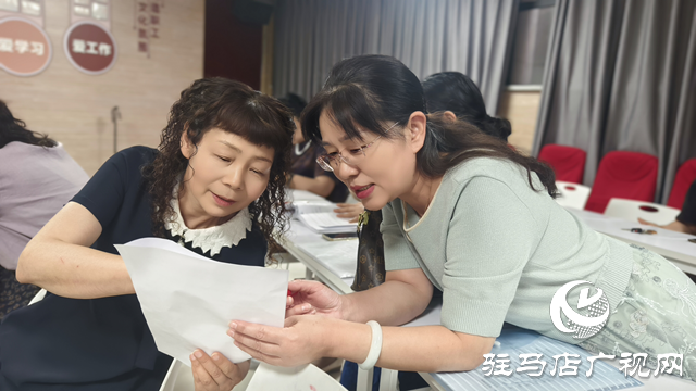 駐馬店市總工會職工夜校美化聲音班學員畢業作品排練進行時