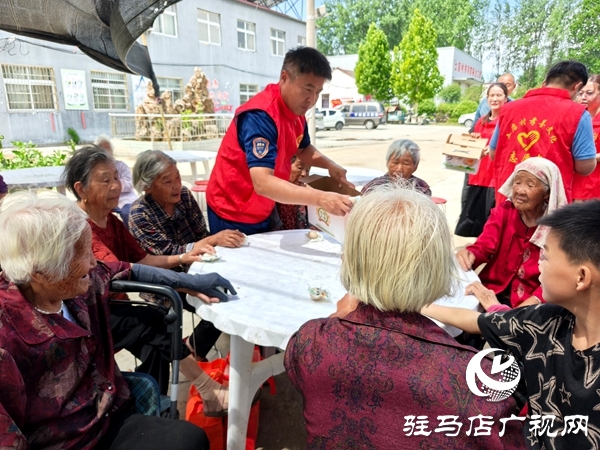 平輿縣身邊好人協會走進土店村開展移風易俗主題宣講活動