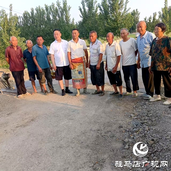 平輿縣郭樓街道三陳村委鄉村名醫李軍建三次整修愛心路