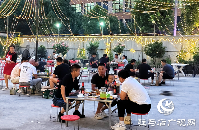 駐馬店市市場監管局經濟開發區分局突擊抽檢夜市燒烤店