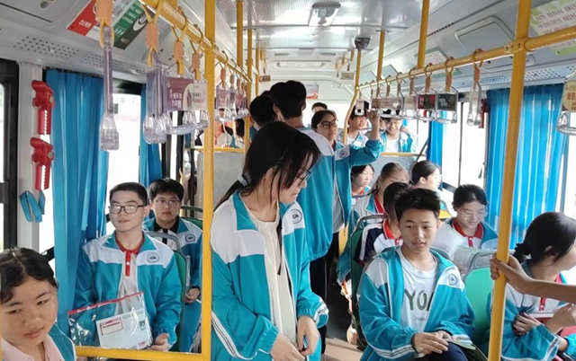 新蔡縣96臺次公交車輛護航學子逐夢中考
