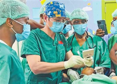  援外醫生張軍橋救人犧牲，骨灰已回到祖國
