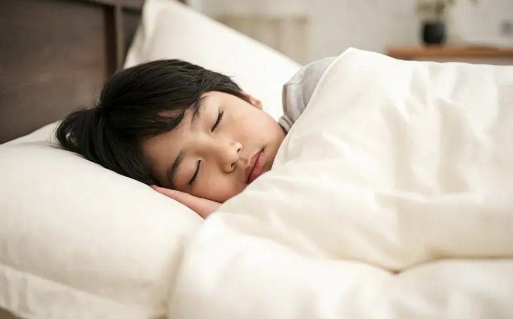 少睡一刻鐘，腦子變“懵懂”？勸你早睡的科學依據來了