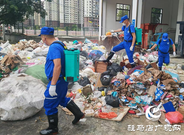 深腰雨靴踏泥濘 天中赤子護榕江