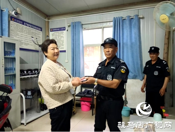 遂平仁安醫院保安人員劉政權拾金不昧