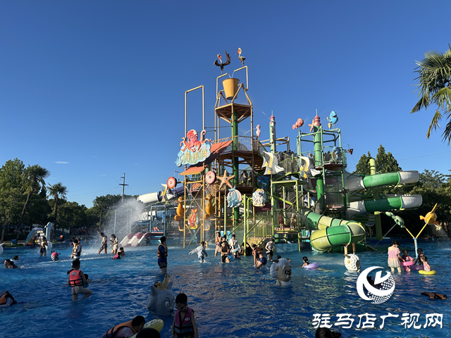 高溫催熱“涼經濟” 水上樂園人氣旺