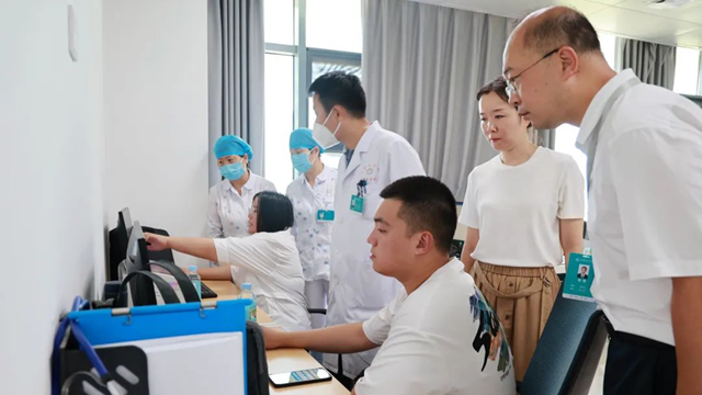 省“孤兒醫療康復明天計劃”項目專家組到駐馬店市中心醫院婦女兒童醫院調研