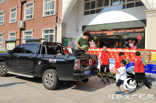 中國好人愛心團隊酷暑送清涼 情系福利院