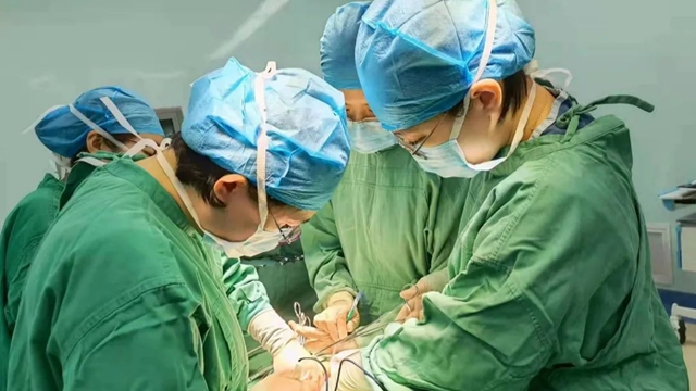 孩子腹痛別當小事，駐馬店市中心醫院成功幫助9歲女孩治愈卵巢畸胎瘤